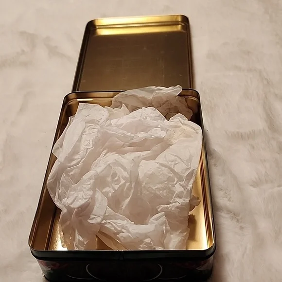 OREO UNLOCK THE MAGIC TIN CHRISTMAS CAN. 1993 - Picture 5 of 7